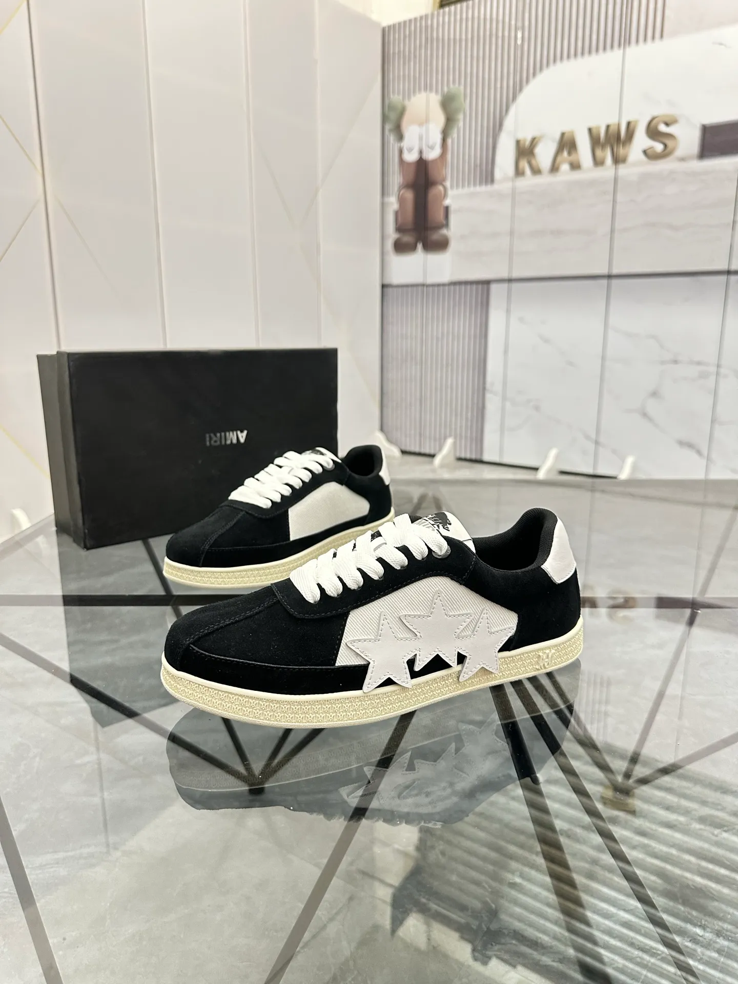 Men's shoes: 💰P420¥ Product trademark: AMIRI* "Amir*" low-top casual shoes Regular size: 38-45 (can be customized to 46) Product material: imported nubuck leather upper, breathable lining, original outsole. Number: 001